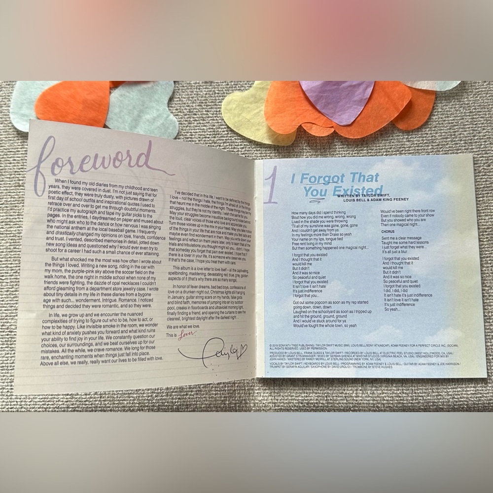 Taylor Swift signed Lover booklet with ME! cd - Picture 2 of 13